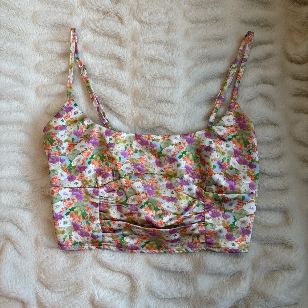 White and multi-colored floral crop top!💐